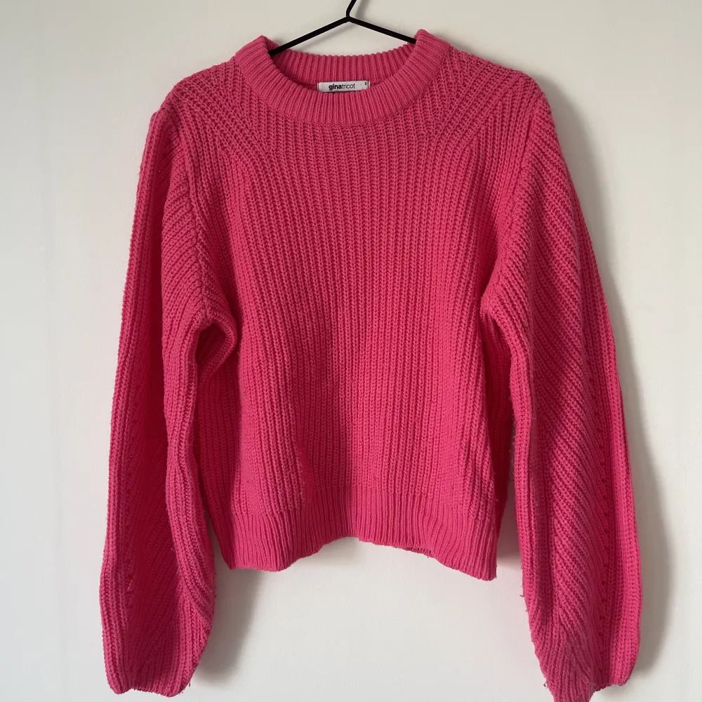 Fin rosa stickad tröja från Gina tricot. . Tröjor & Koftor.