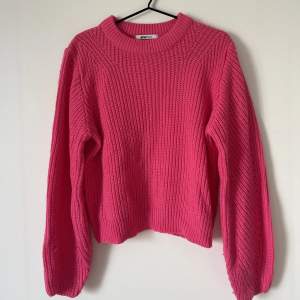 Fin rosa stickad tröja från Gina tricot. 