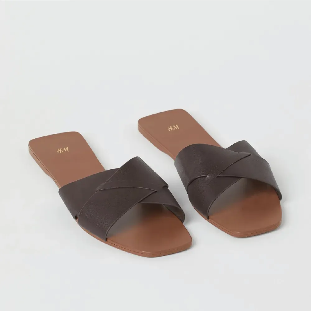 Bruna slip in sandaler/tofflor från H&M, storlek 37. Finns även i svart och beige (se min profil) . Skor.