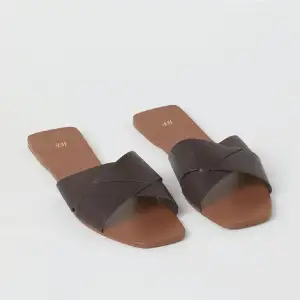 Bruna slip in sandaler/tofflor från H&M, storlek 37. 
