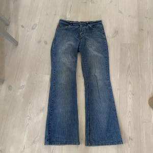 Lågmidjade jeans💖 - Så snygga lågmidjadejeans! Storlek 28/32🌸🌸🫶🏽