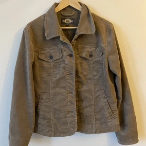 Vintage manchester jacka - Super fin brun/beige vintage manchester jacka. Storlek 42 (enligt mig en M) 