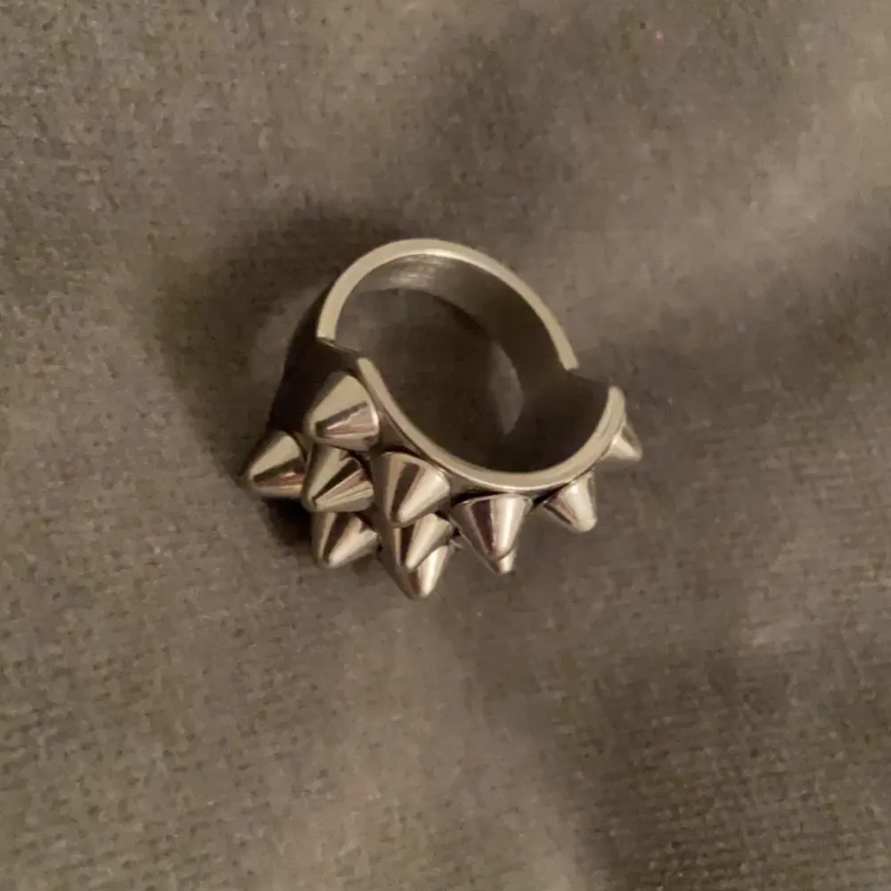 Säljer denna populära ring från Edblad! I minsta storleken . Accessoarer.