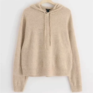 Lindex Hoodie  - Stickad hoodie från lindex! Helt ny aldrig använd, så den är precis som om du skulle köpa den i butik🩷nypris är 400🩷