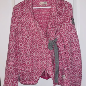 Rosa Odd Molly kofta - Klassisk Odd Molly kofta som är köpt i butik. Pris kan diskuteras. 