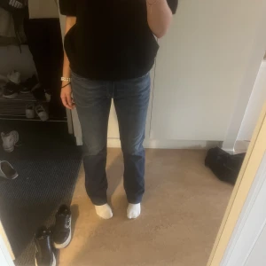 Diesel jeans  - Lågmidjade jeans från märket diesel, köpt second hand. Jätte fina och fräscha❤️‍🔥W30 L32  Säljer för 300 kr💕