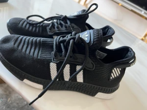 Adidas skor strl 40  - Använda två gånger 