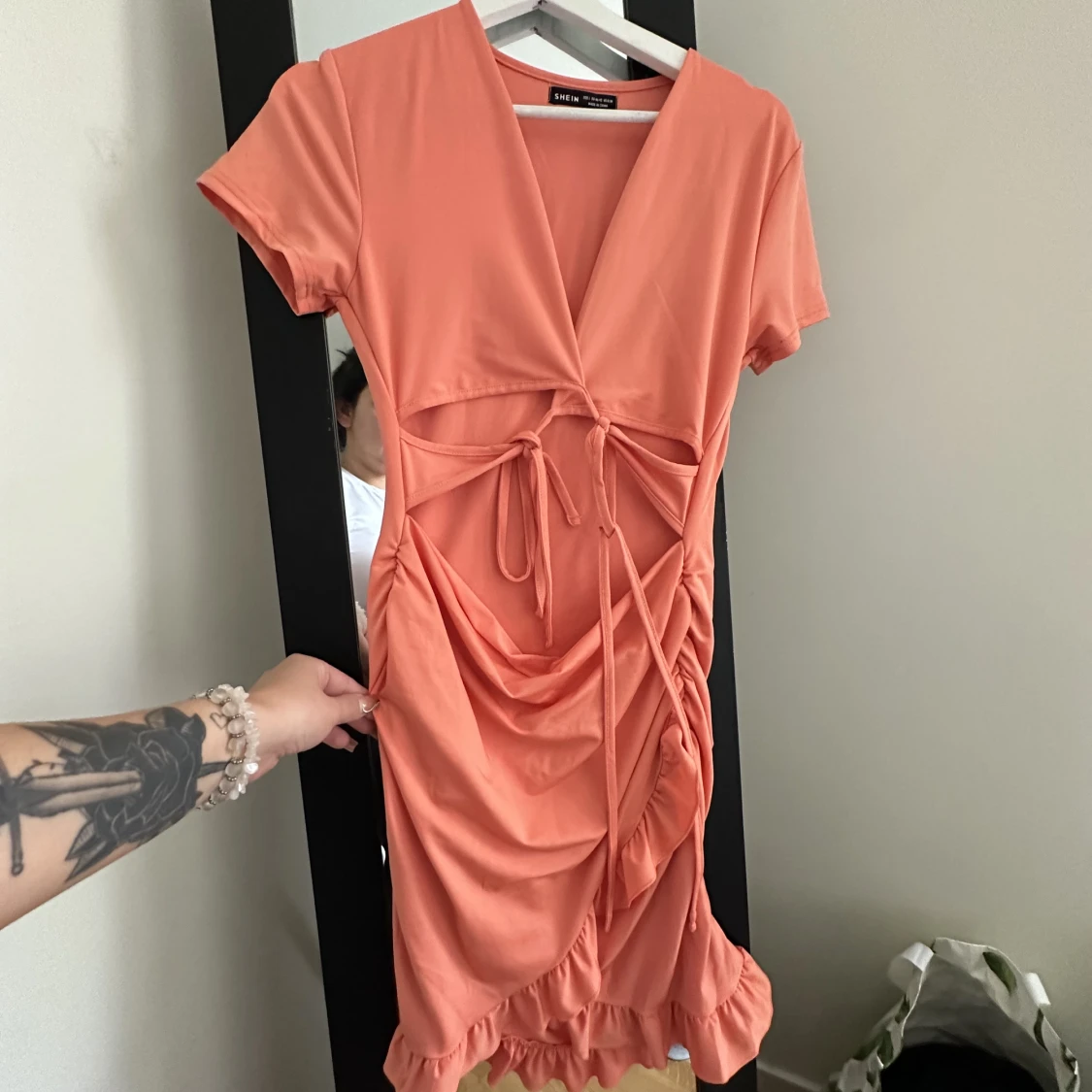 Klänning med snörning 