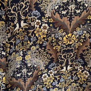 Tunika - Otroligt fint mönstrad tunika som passar som klänning eller tunika passar både som den är, med strumpbyxor/tights eller till byxor. Nätt i storleken ca 34/36