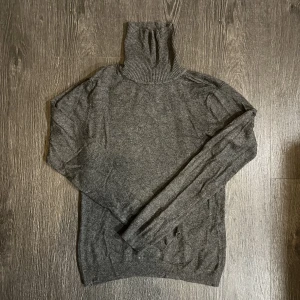 polotröja🖤 - polotröja i stickat material!