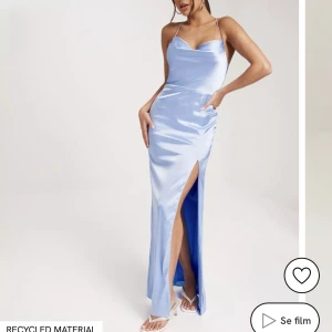 Balklänning  - Super fin balklänning. Använd endast under balen så nyskick. Storlek 34. 350kr✨