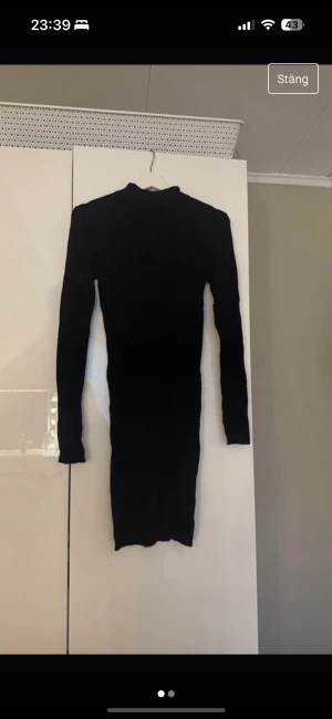 Svart långklänning  - Svart långklänning🍁fin till hösten❤️‍🔥
