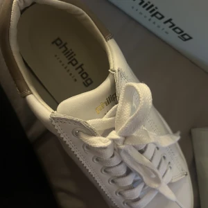 Sneakers - Ett par jätte fräscha skor från philip hog stockholm💕 Dom är helt nya och aldrig använda.