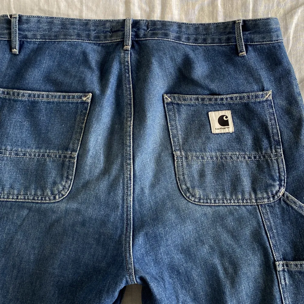 carhartt nya samling baggy snygga blå jeans  storlek: 32/33            skick: bra . Jeans & Byxor.