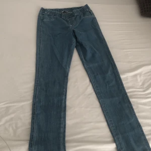 Jeans - Säljer de här byxorna för 50kr aldrig haft på mig de, från Cubus 