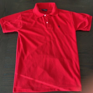 Ralph lauren pike - Polo piké köpt i USA by pris 1200kr, tröjan är i bra skick. Hör gärna av er vid frågor osv!