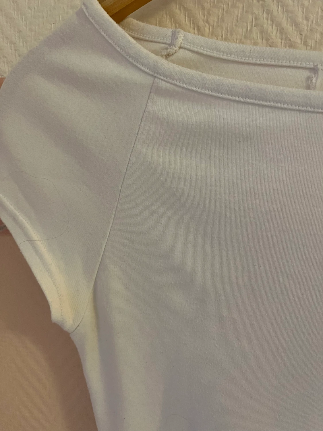 En lång vit tröja med snören - 90