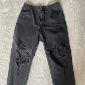 Svarta ihåliga jeans från bershka. Storlek 38 Denim
