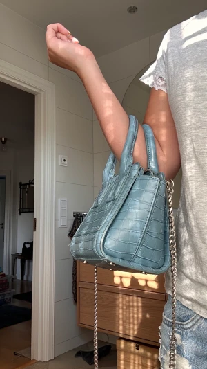 Blå bästa från zara - Superfin väska från zara💖perfekt storlek!!!