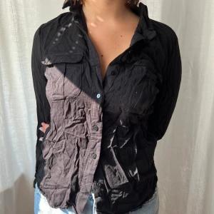 Svart skjorta - Svart skjorta 🖤 Skriv privat för mer bilder! 