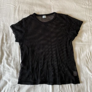 Mesh-tshirt  - Snygg meshtröja i fint skick!