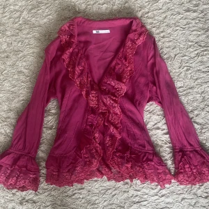 Volang topp - Volang topp, super söt! Storlek S. Inga defekter. 250+frakt eller bud💕😊