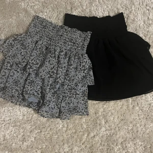 Chelsea kjolar - Säljer dessa förut väldigt populära Chelsea kjolarna då de inte längre kommer till användning. 100kr st, köp av båda + smidig affär 150kr. Passar både S och M då de är stretchiga. Skriv vid fler frågor💕