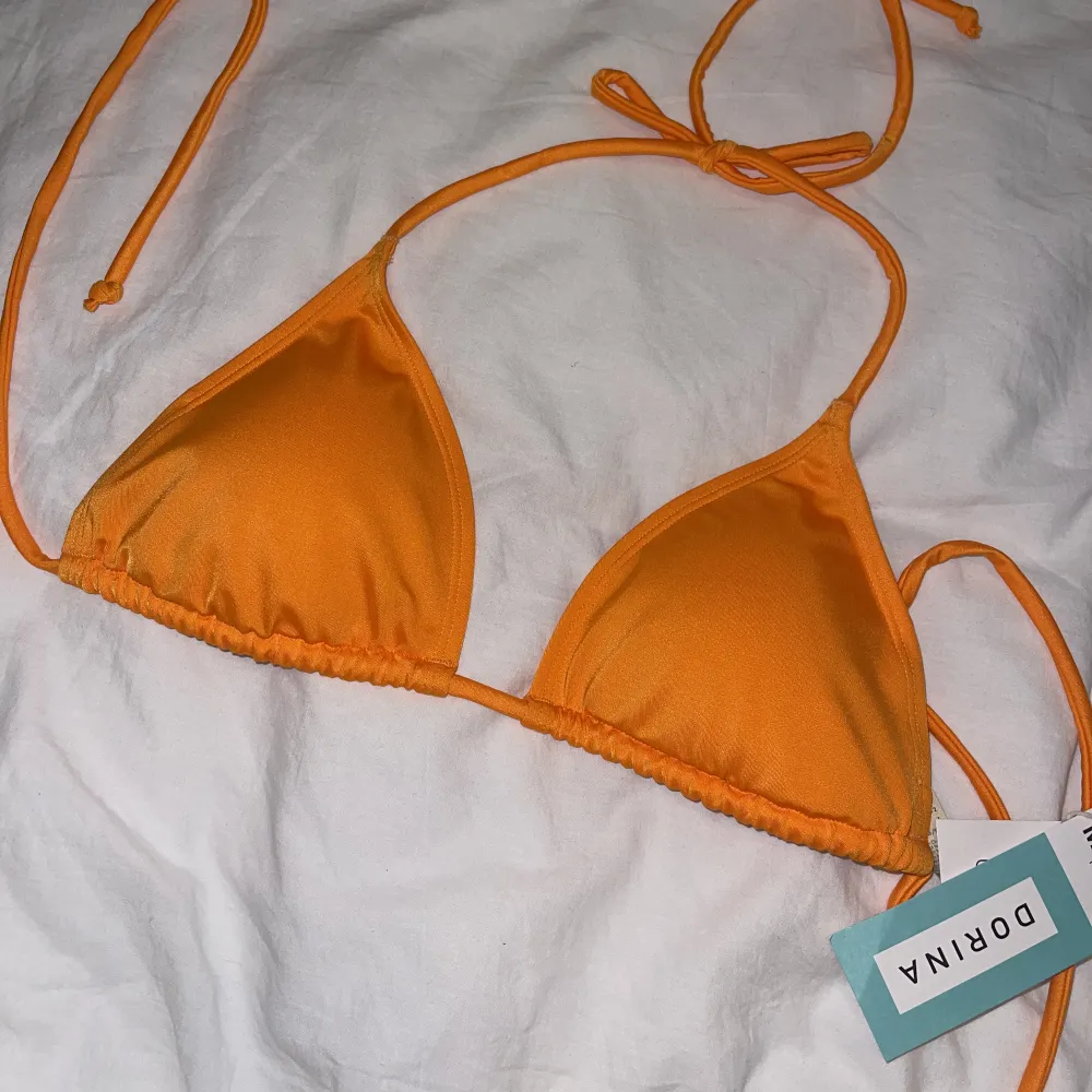 Helt ny bikini överdel i storlek M  Neon/starkt orange . Toppar.