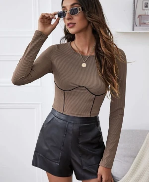 Långärmad topp med korsett söm  - Långärmad brun magtröja från SHEIN. Använd några få gånger, därav i fint skick. Säljer då den inte kommer till användning mer 💗