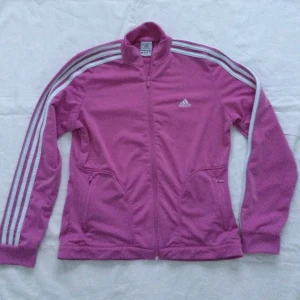 Adidas - Adidas jacka i storlek 42