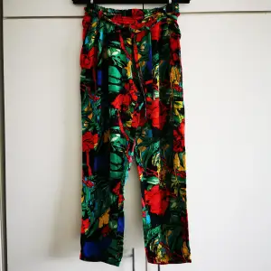 Summer Pants size S. Few use