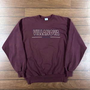 Champion Villanova Sweatshirt  - Snygg vintage sweatshirt i storlek XL! Bara att skriva om du undrar över något🙏
