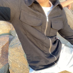 Arket Zip - Arket zip helt nytt skick. En perfekt overshirt för sommaren! 