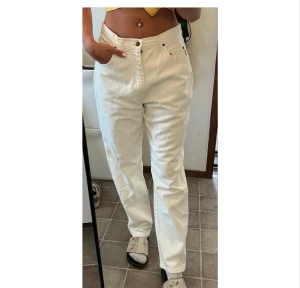 Levis Jeans - Levis vita Jeans, har tre stycken i storlekarna:  31-32, 32-30 & 34-36.