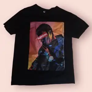 Astroworld t-shirt Uppköpt när Travis va i Thailand på Rolling loud  Storlek L men känns mindre 100kr Kolla min store: välj 2 och få 1 gratis 