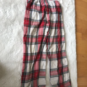 Mjukisbyxor - Ett par jätte jätte sköna byxor som är sköna att sova i och bara ha på sig, tyvärr har de blivit för små