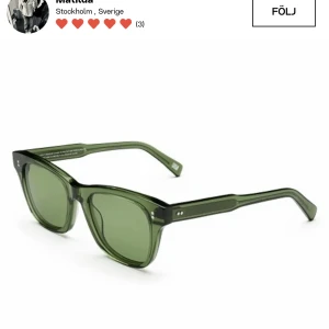 Chimi glasögon. - Säljer mina assnygga chimi solglasögonen i 007 kiwi clear. Säljer då de inte kommer till användning❤️Priset kan alltid diskuteras! Näsduken och fodralet ingår❤️❤️köptes på rea för ca 500❤️