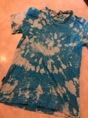 Tiedye tshirt  - Egen batik 