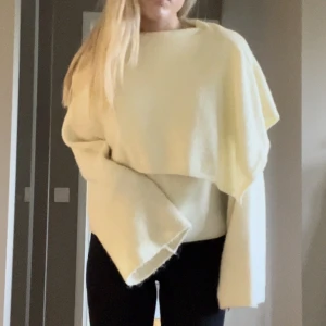 Stickad tröja - SLUTSÅLD cremevit superfin stickad tröja från ZARA!!