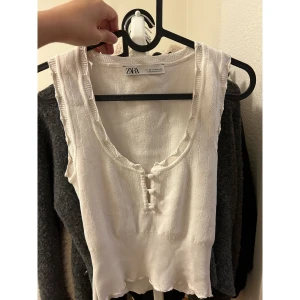 Stickad topp från Zara - Storlek xs har använt en gång så den är i ny skick