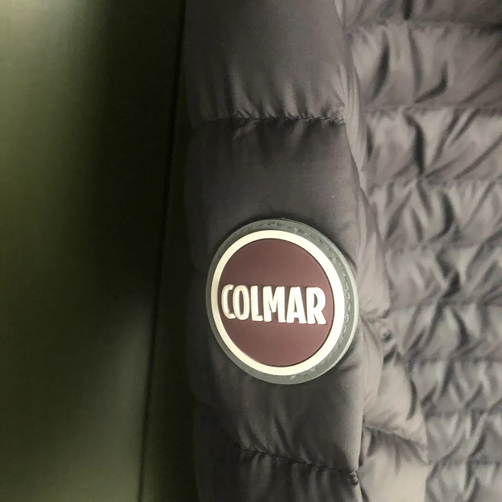 Säljer denna Colmar jackan som endast är använd ett fåtal gånger då jag köpte den förra vintern. Nypris ligger på 3700kr men jag säljer den för endast 1500kr! Pris kan diskuteras vid snabb affär. Jackor.