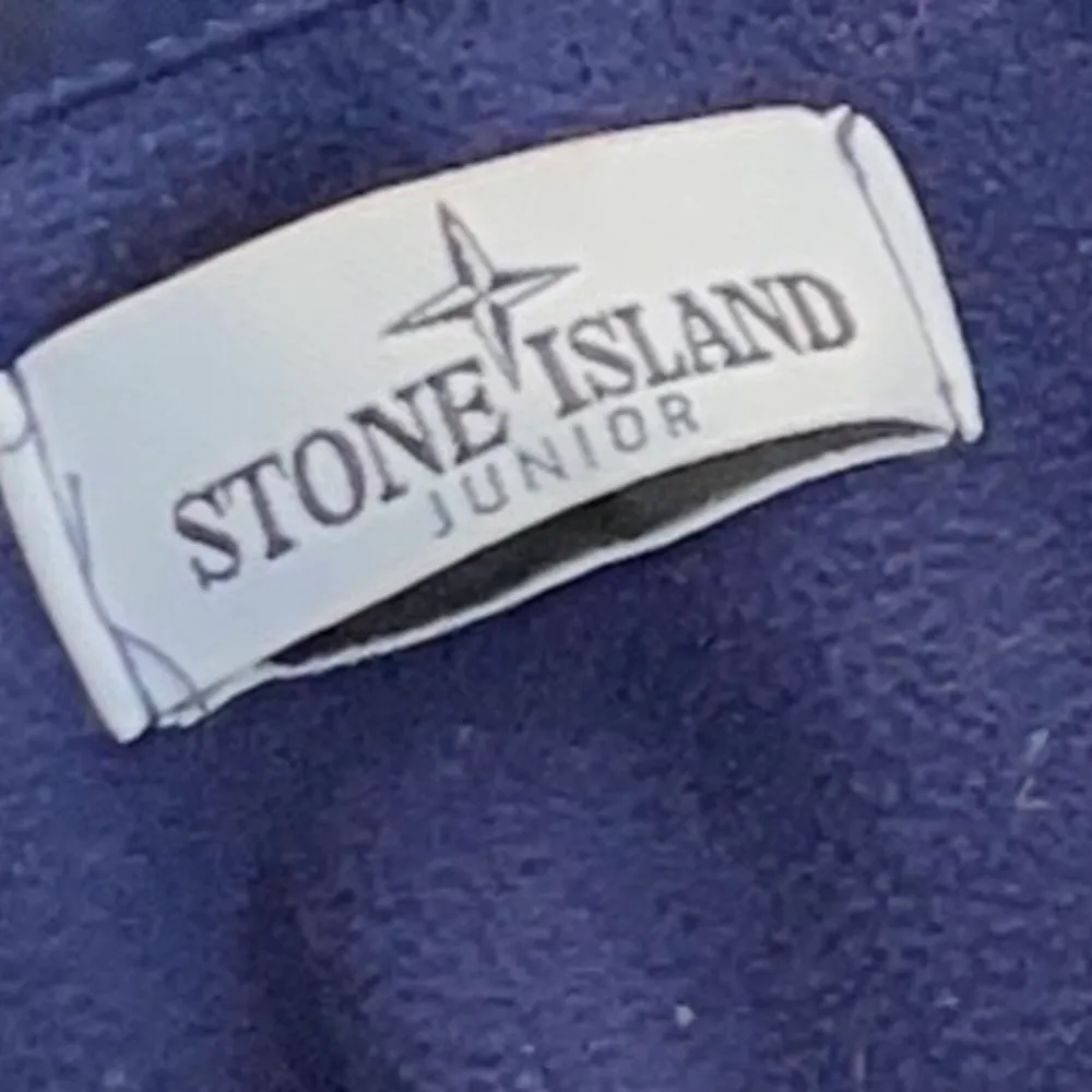 Säljer min gamla stone island jacka den är junior 10 år/ 142 Bra skick  Skriv Vid mer information . Jackor.