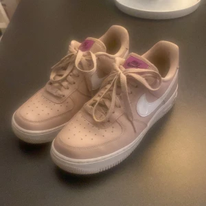 Nike air force - Använda endast en gång. Storlek 38.5 Ny pris 1200