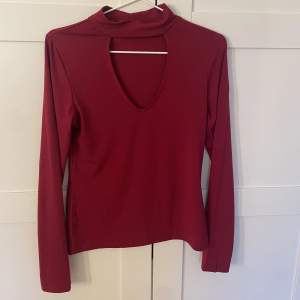 En jätte fin röd tröja från bik bok, flitigt använd men inga defekter!💕💕💕