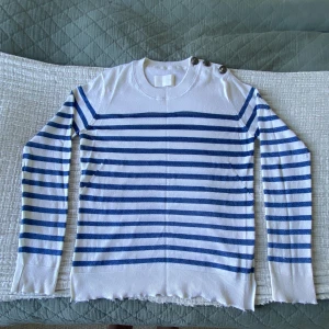 Tröja - Flitigt använd men i mycket bra skick och utan defekter. Orginalpris 2000 kr!