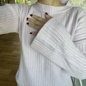 Stickad tröja - Stickad tröja. Fint skick🩷✨