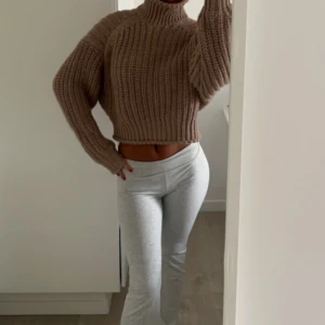 Stickad polo - Stickad tröja med polo krage, köparen står för frakten 