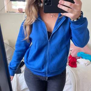 Blå zip-up hoodie från plick💙knappt använd
