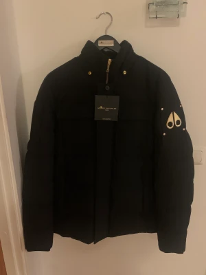 Canada Goose Moose Knuckles  - Två helt nya jackor (oanvända).  Nypris båda tillsammans ~30xxx. Skriv för mer info/bilder.