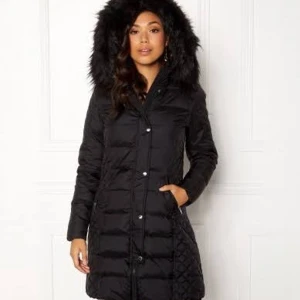 Rocobaraco jacka  - Jätte fin jacka.  Använd, går att tvätta.  ÄKTA PÄLS ingår! Pris går att diskutera 